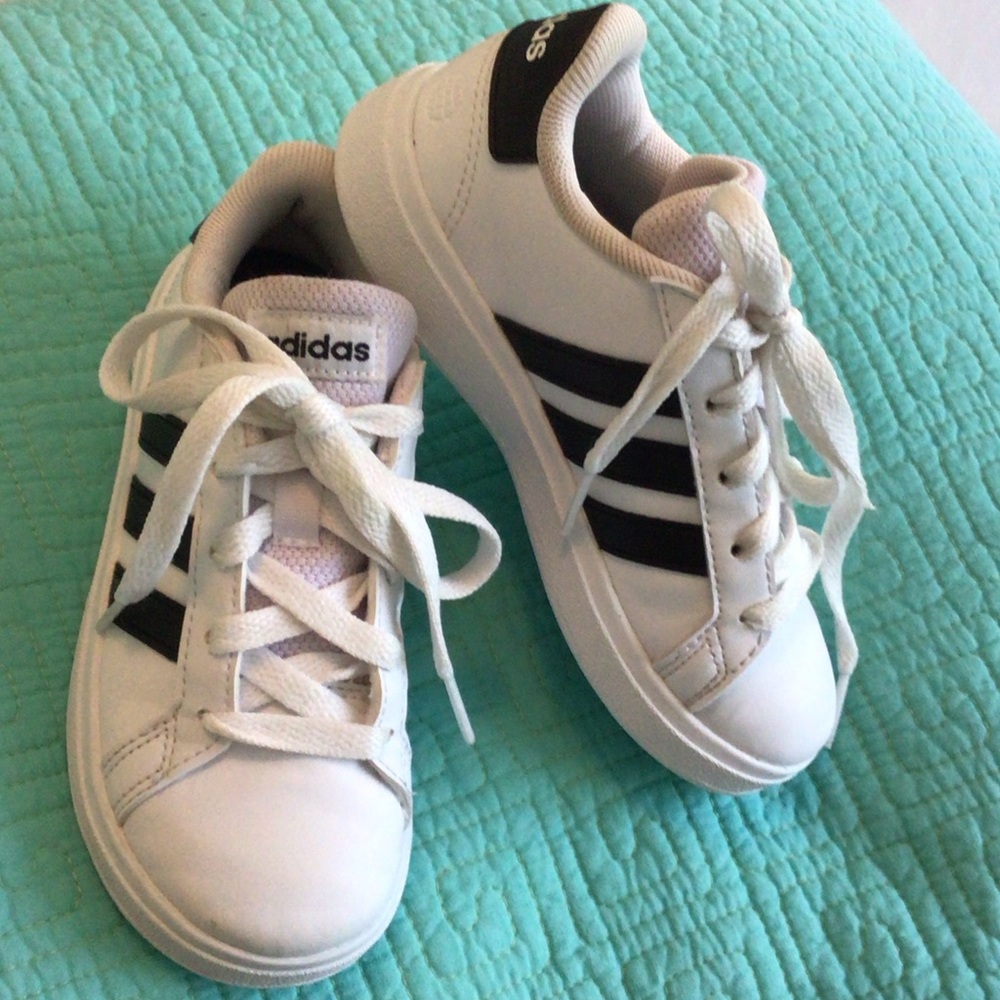 Adidas Grand Court 2.0 - Unisex Kids White With Black Sneakers